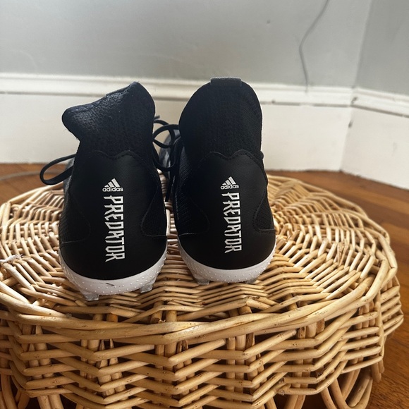 Men’s Size 11.5 Adidas Predator Soccer/Rugby Cleats Worn Once - Picture 3 of 5